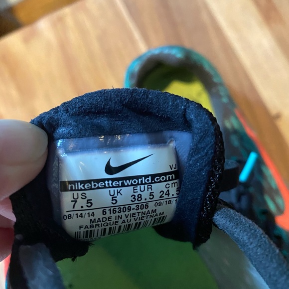 Nike women’s size 7.5 track & field cleats SOLD - Picture 7 of 7